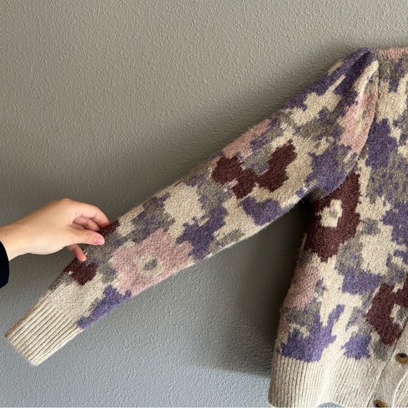 ASTR the Label Tan Pastel Print Cardigan Sweater XS - Picture 9 of 10